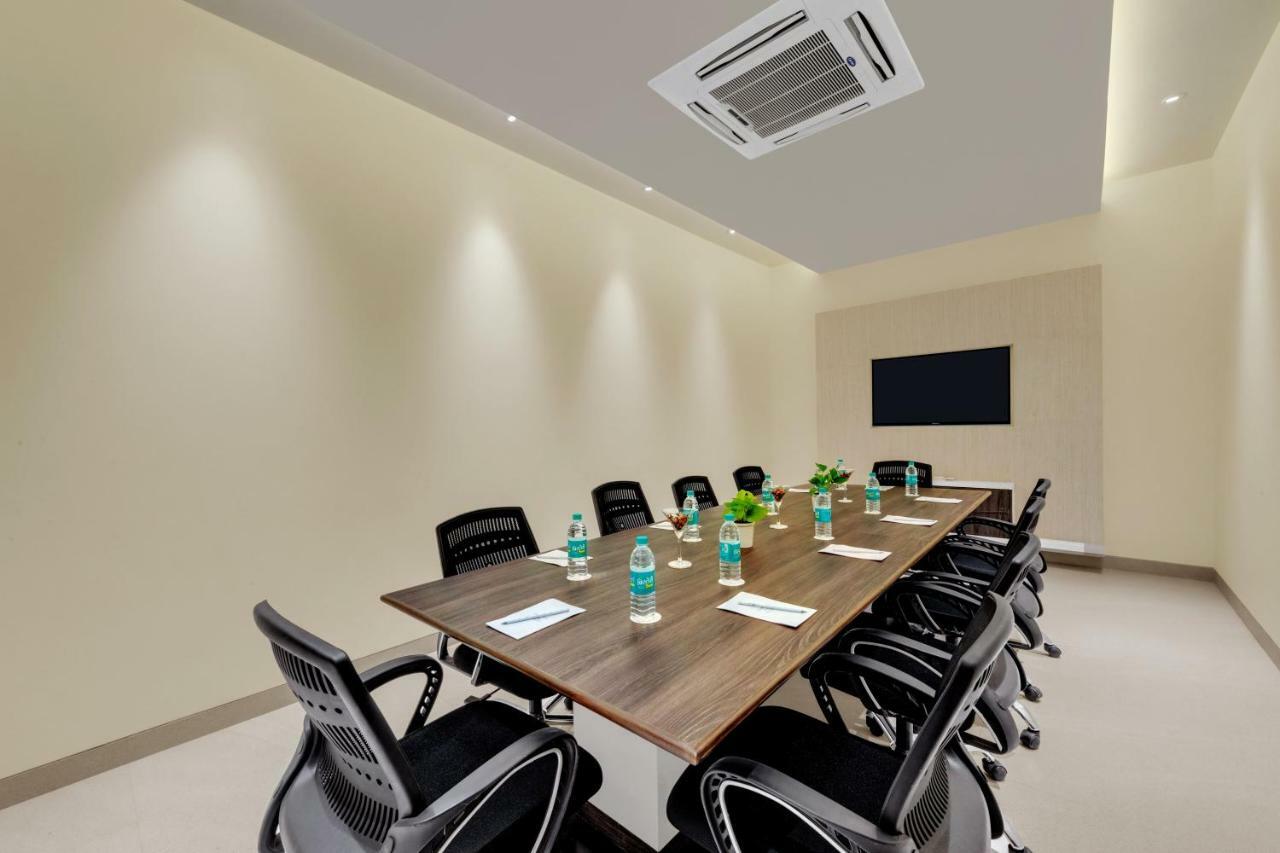 Отель The Fern Residency Karad Экстерьер фото