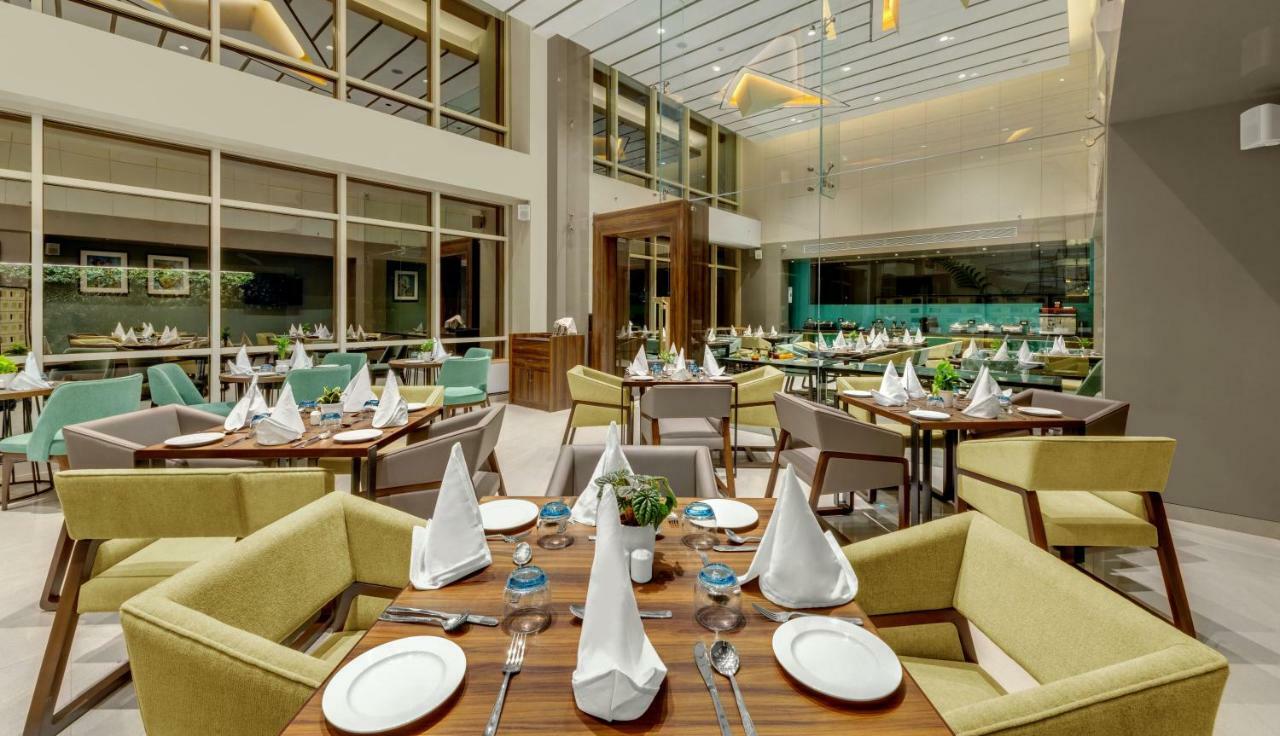 Отель The Fern Residency Karad Экстерьер фото