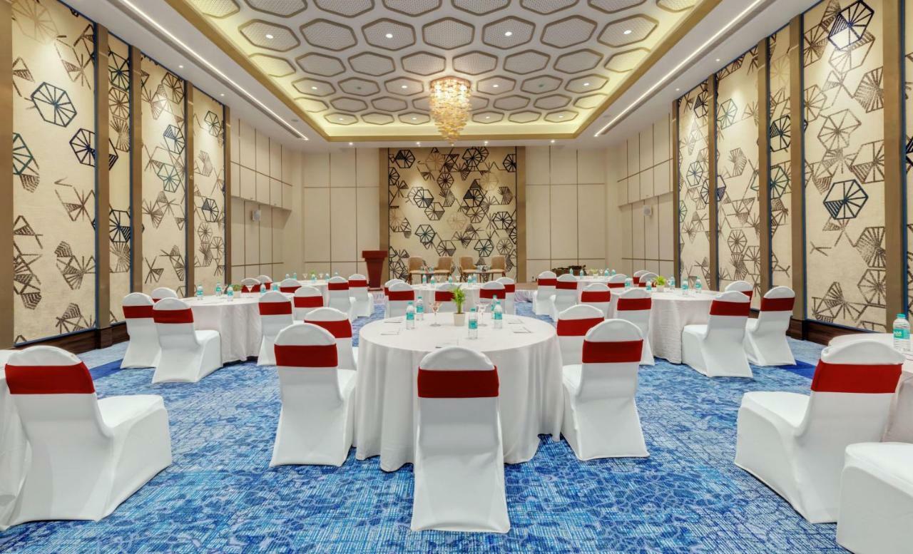 Отель The Fern Residency Karad Экстерьер фото