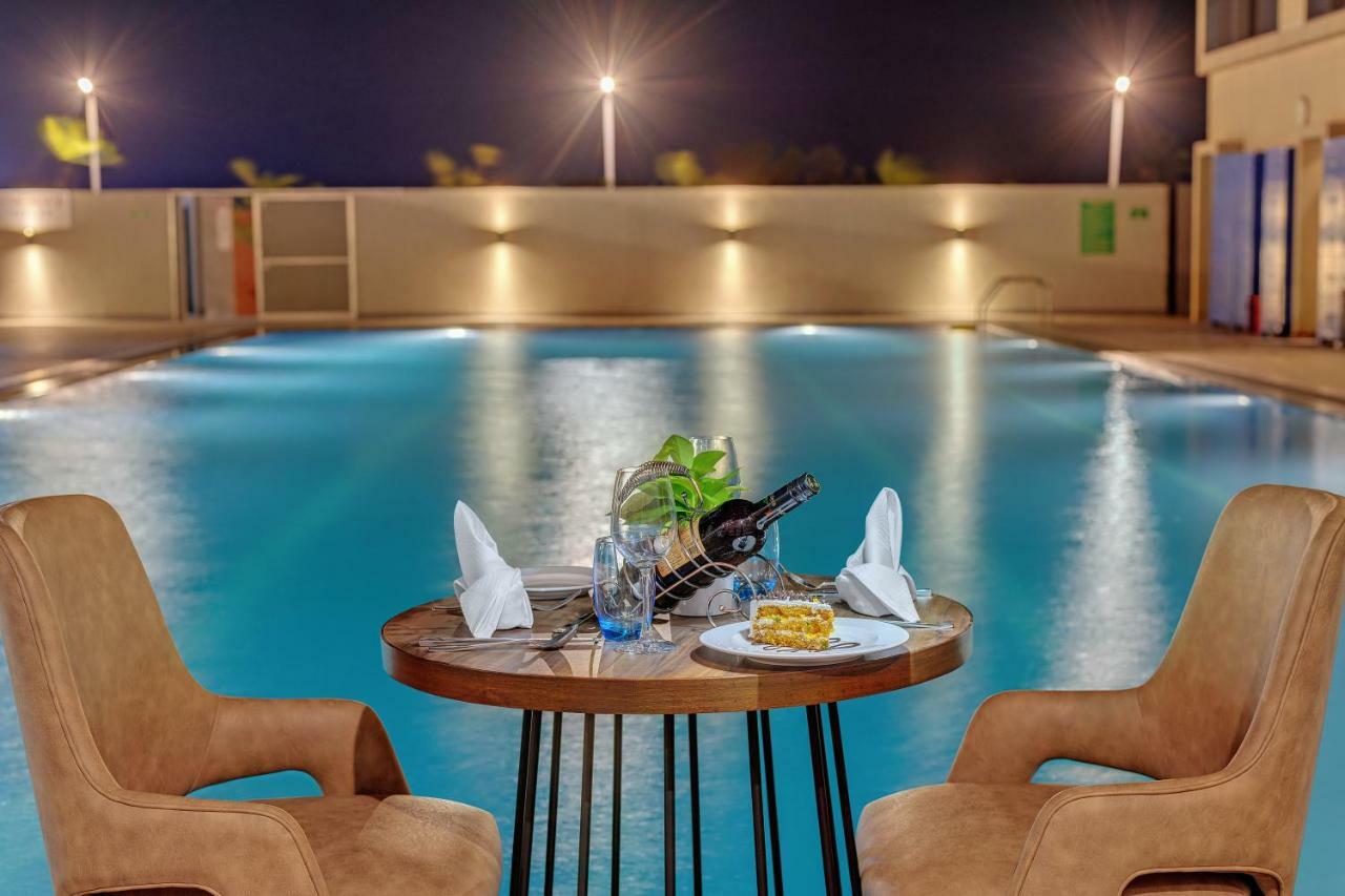 Отель The Fern Residency Karad Экстерьер фото
