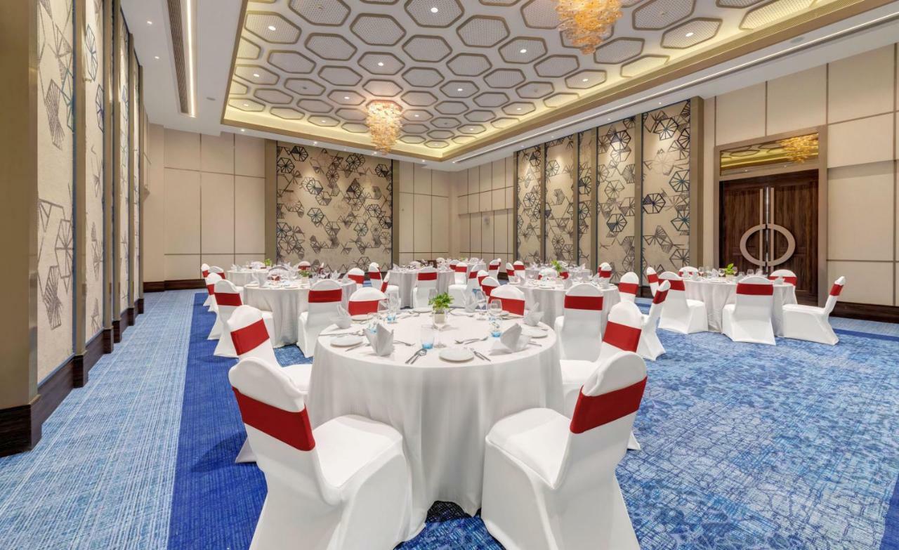 Отель The Fern Residency Karad Экстерьер фото