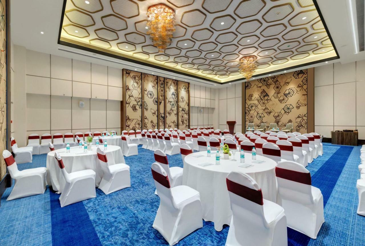 Отель The Fern Residency Karad Экстерьер фото